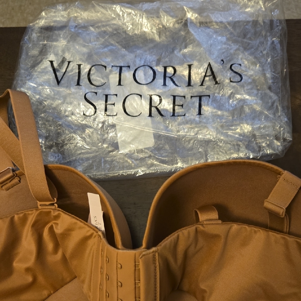 Victoria's Secret Tan Bra - Picture 3 of 7